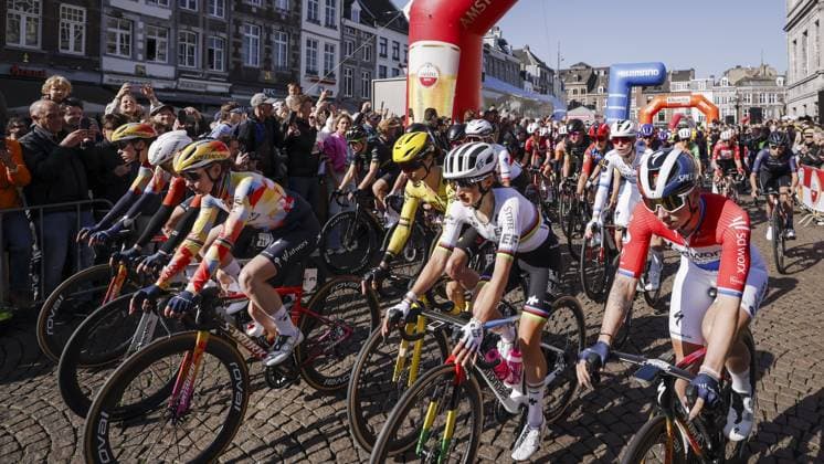 MAASTRICHT - The women start the 2026 Amstel Gold Race in Maastricht. MARCEL VAN HOORN ANP xVIxANPxSportx xxANPxIVx 556184031 originalFilename: 556184031.jpg
