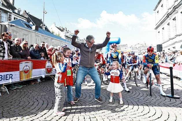 Maastricht, 19-04-2026, cycling, Amstel Gold Race, men, Leon van Vliet does a little dance with his grandchildren Amstel Gold Race 2026 Men  x203147615x Copyright: