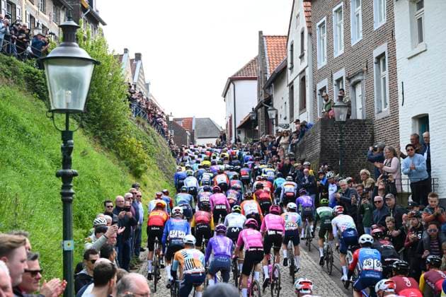 Amstel Gold Race 2026 Cycling Race VALKENBURG, THE NETHERLANDS - APRIL 19 : illustration picture peloton during the 60th edition of Amstel Gold Race an UCI World Tour 1.UWT one day cycling road race for Men Elite of 220 km with start in Maastricht and finish in Valkenburg on April 19, 2026 in Valkenburg, The Netherlands, 19 04 2026 ( Motordriver Kenny Verfaillie - Valkenburg The Netherlands  Copyright: xVincentxKalutx