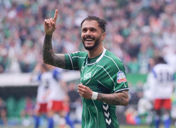 18.04.2026, xblx, Fussball 1.Bundesliga, SV Werder Bremen - Hamburger SV v.l. Leonardo Bittencourt (SV Werder Bremen), feiert das Tor zum 3:1 durch Cameron Puertas (SV Werder Bremen), NICHT IM BILD (DFL DFB REGULATIONS PROHIBIT ANY USE OF PHOTOGRAPHS as IMAGE SEQUENCES and or QUASI-VIDEO) Bremen *** 18 04 2026, xblx, Soccer 1 Bundesliga, SV Werder Bremen Hamburger SV v l Leonardo Bittencourt SV Werder Bremen , celebrates the goal to 3 1 by Cameron Puertas SV Werder Bremen , NOT IN PICTURE DFL DFB REGULATIONS PROHIBIT ANY USE OF PHOTOGRAPHS as IMAGE SEQUENCES and or QUASI VIDEO Bremen