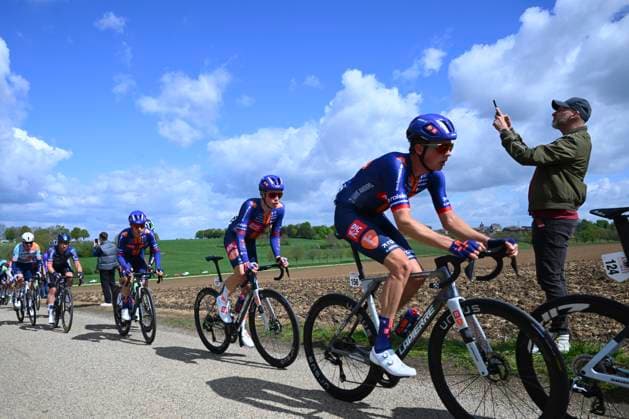Amstel Gold Race 2026 Cycling Race VALKENBURG, THE NETHERLANDS - APRIL 19 : Peace Oliver (GBR) of Team Picnic PostNL during the 60th edition of Amstel Gold Race an UCI World Tour 1.UWT one day cycling road race for Men Elite of 220 km with start in Maastricht and finish in Valkenburg on April 19, 2026 in Valkenburg, The Netherlands, 19 04 2026 ( Motordriver Kenny Verfaillie - Valkenburg The Netherlands  Copyright: xVincentxKalutx