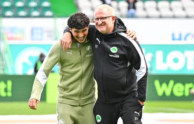 19 04 2026 Soccer Season 2025 2026 2 Soccer Bundesliga 30 Matchday SpVgg Greuther Fürth Kleeblatt SV Darmstadt 98 Lilien Sportfoto Zink MeZi xmexzix DFL regulations prohibit any use of photographs as image sequences and or quasi video only for editorial use Mehmet Avlayici 44, SpVgg Greuther Fürth Heiko Vogel Trainer SpVgg Greuther Fürth before the start of the match happy