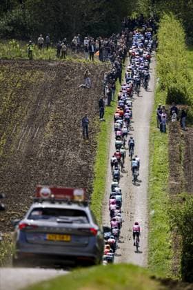 VOERENDAAL - Riders near Voerendaal during the 2026 Amstel Gold Race. MARCEL VAN HOORN ANP xVIxANPxSportx xxANPxIVx 556193903 originalFilename: 556193903.jpg