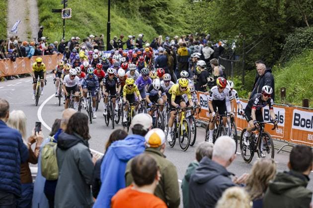 VALKENBURG - The peloton of the women s race in action on the first ascent of the Cauberg during the 2026 Amstel Gold Race in Valkenburg. VINCENT JANNINK ANP xVIxANPxSportx xxANPxIVx 556194211 originalFilename: 556194211.jpg