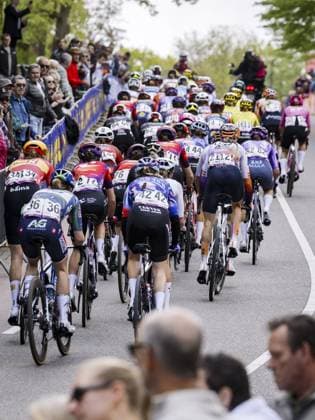 VALKENBURG - The peloton of the women s race in action on the first ascent of the Cauberg during the 2026 Amstel Gold Race in Valkenburg. VINCENT JANNINK ANP xVIxANPxSportx xxANPxIVx 556194214 originalFilename: 556194214.jpg