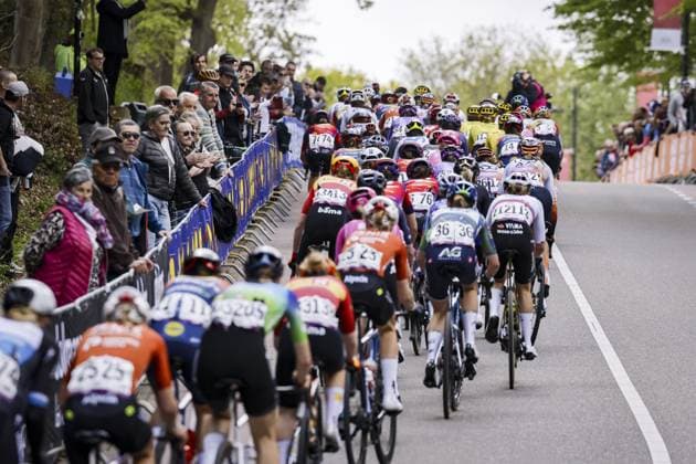 VALKENBURG - The peloton of the women s race in action on the first ascent of the Cauberg during the 2026 Amstel Gold Race in Valkenburg. VINCENT JANNINK ANP xVIxANPxSportx xxANPxIVx 556194218 originalFilename: 556194218.jpg