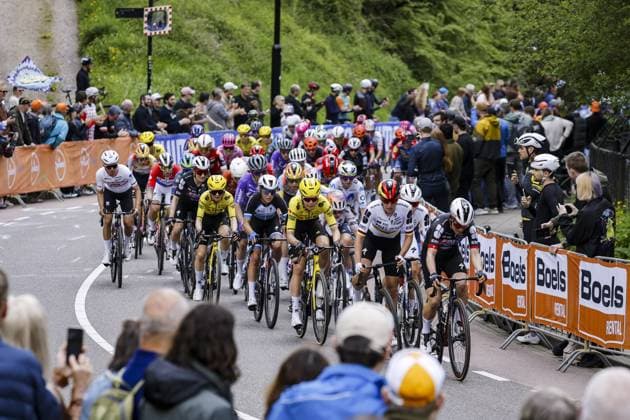 VALKENBURG - The peloton of the women s race in action on the first ascent of the Cauberg during the 2026 Amstel Gold Race in Valkenburg. VINCENT JANNINK ANP xVIxANPxSportx xxANPxIVx 556194230 originalFilename: 556194230.jpg
