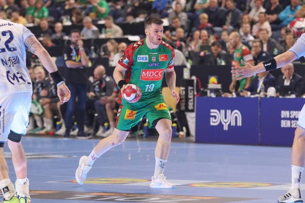 19 04 2026, xgox, Handball DHB Pokal match 3rd place SC Magdeburg TBV Lemgo Lippe emspor, v l Elvar Oern Jonsson Magdeburg, 19 am Ball, plays the ball Koeln