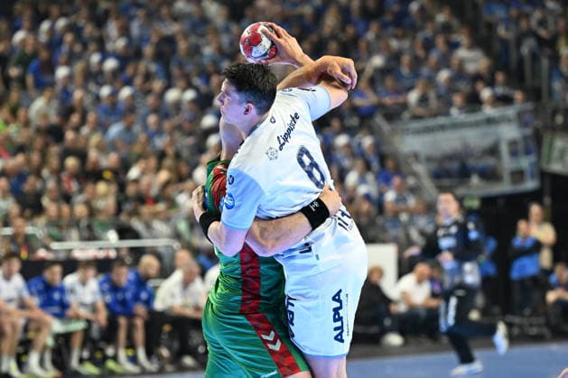 GER, Lanxess Arena Koeln, HBL, LIDL FINAL4, Men, Match for 3rd place, TBV Lemgo Lippe vs SC Magdeburg 19 04 2026, Lanxess Arena , Koeln , GER, Lanxess Arena Koeln, HBL, LIDL FINAL4, Men, Match for 3rd place, TBV Lemgo Lippe vs SC Magdeburg , in the picture Frederik Simak TBV Lemgo 8 , in a duel against Oscar Bergendahl SC Magdeburg 54 , nordphotoxGmbHx xMeuter nph00351