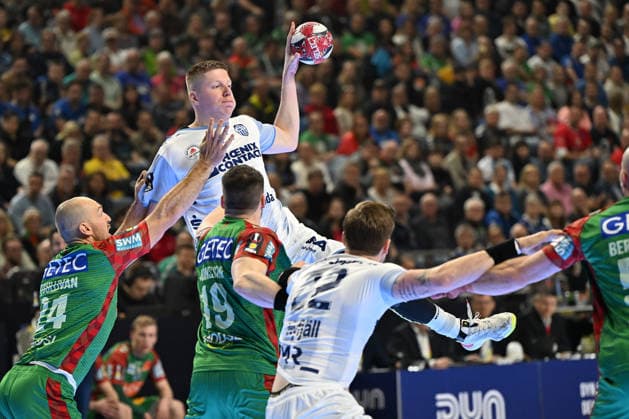 GER, Lanxess Arena Koeln, HBL, LIDL FINAL4, Men, Match for 3rd place, TBV Lemgo Lippe vs SC Magdeburg 19 04 2026, Lanxess Arena , Koeln , GER, Lanxess Arena Koeln, HBL, LIDL FINAL4, Men, Match for 3rd place, TBV Lemgo Lippe vs SC Magdeburg , in the picture Niels Versteijnen TBV Lemgo 25 , in a duel against Christian O Sullivan SC Magdeburg 24 , Elvar Örn Jonsson SC Magdeburg 19 , nordphotoxGmbHx xMeuter nph00351