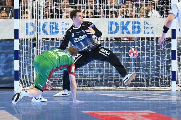 GER, Lanxess Arena Koeln, HBL, LIDL FINAL4, Men, Match for 3rd place, TBV Lemgo Lippe vs SC Magdeburg 19 04 2026, Lanxess Arena , Koeln , GER, Lanxess Arena Koeln, HBL, LIDL FINAL4, Men, Match for 3rd place, TBV Lemgo Lippe vs SC Magdeburg , in the picture Omar Ingi Magnusson SC Magdeburg 14 , in a duel against Constantin Möstl Moestl goalkeeper TBV Lemgo 1 , nordphotoxGmbHx xMeuter nph00351