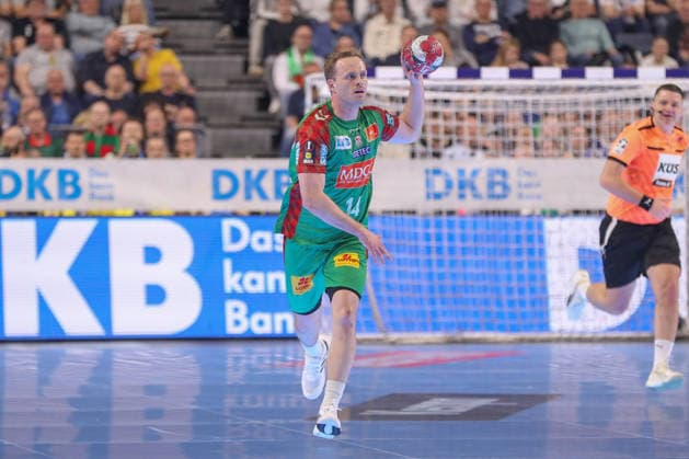 19 04 2026, xgox, Handball DHB Pokal match 3rd place SC Magdeburg TBV Lemgo Lippe emspor, v l Omar Ingi Magnusson Magdeburg, 14 on the ball, plays the ball Koeln
