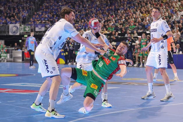 19 04 2026, xgox, Handball DHB Pokal match 3rd place SC Magdeburg TBV Lemgo Lippe emspor, v l Hendrik Wagner Lemgo, 28 , Elvar Oern Jonsson Magdeburg, 19 duel, duel, fight, tackle Koeln
