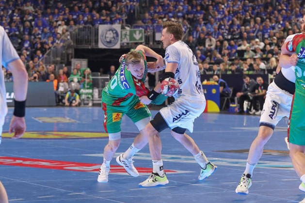 19 04 2026, xgox, Handball DHB Pokal match 3rd place SC Magdeburg TBV Lemgo Lippe emspor, v l Gisli Thorgeir Kristjansson Magdeburg, 10 , Adam Nyfjaell Lemgo, 22 duel, duel, fight, tackle Koeln