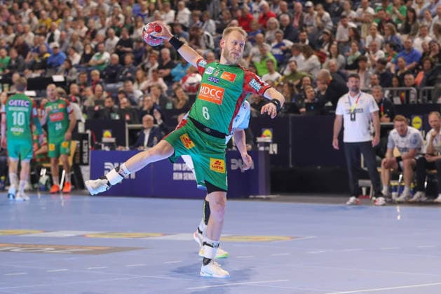 19 04 2026, xgox, Handball DHB Pokal match 3rd place SC Magdeburg TBV Lemgo Lippe emspor, f l Matthias Musche Magdeburg, 6 on seven-meter penalty Cologne