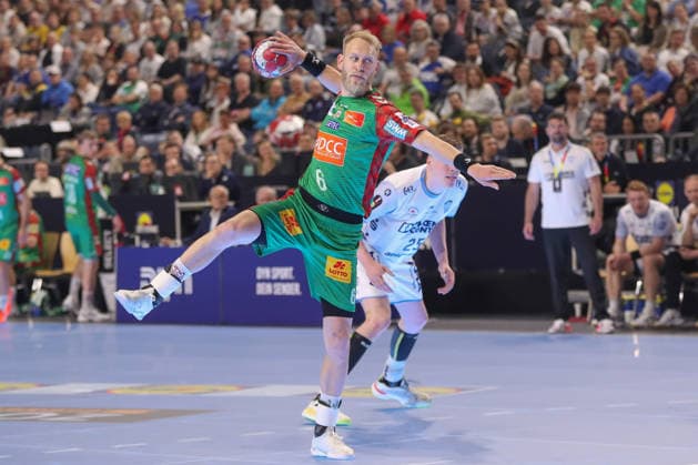 19 04 2026, xgox, Handball DHB Pokal match 3rd place SC Magdeburg TBV Lemgo Lippe emspor, f l Matthias Musche Magdeburg, 6 on seven-meter penalty Cologne