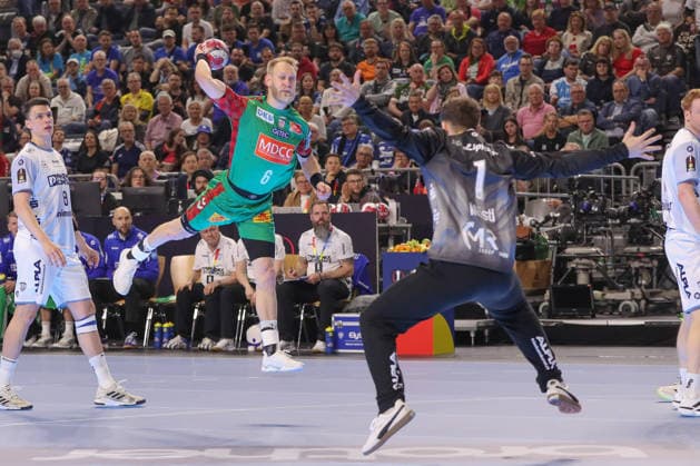 19 04 2026, xgox, Handball DHB Pokal Spiel Platz 3 SC Magdeburg TBV Lemgo Lippe emspor, v l Matthias Musche Magdeburg, 6 wirft Tor, Torschuetze, erzielt Tor, Treffer, scores the goal Koeln