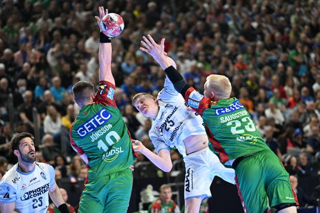 GER, Lanxess Arena Koeln, HBL, LIDL FINAL4, Men, Match for 3rd place, TBV Lemgo Lippe vs SC Magdeburg 19 04 2026, Lanxess Arena , Koeln , GER, Lanxess Arena Koeln, HBL, LIDL FINAL4, Men, Match for 3rd place, TBV Lemgo Lippe vs SC Magdeburg , in the picture Niels Versteijnen TBV Lemgo 25 , in a duel against Elvar Örn Jonsson SC Magdeburg 19 , Magnus Saugstrup Jensen SC Magdeburg 23 , nordphotoxGmbHx xMeuter nph00351