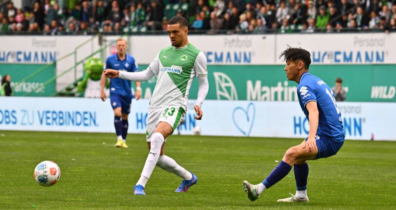 19 04 2026 Soccer Season 2025 2026 2 Soccer Bundesliga 30 Matchday SpVgg Greuther Fürth Kleeblatt SV Darmstadt 98 Lilien Sportfoto Zink xwoxzix DFL regulations prohibit any use of photographs as image sequences and or quasi video only for editorial use Maximilian Solomon Dietz 33, SpVgg Greuther Fürth Hiroki Akiyama 16, SV Darmstadt 98 D98 SV98