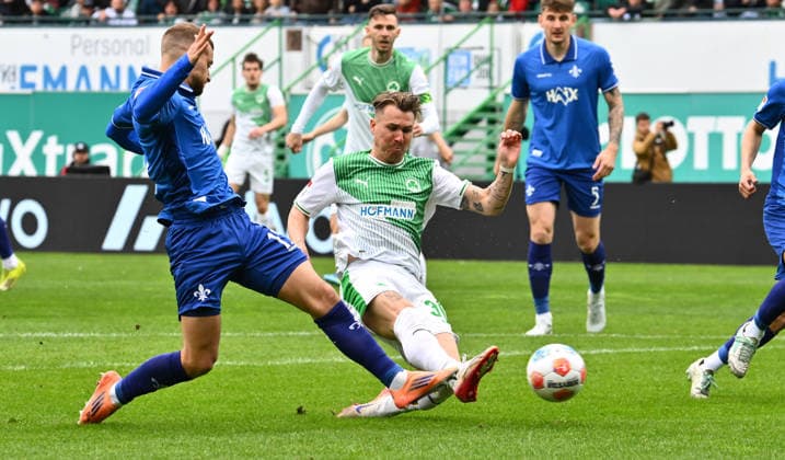 19 04 2026 Soccer Season 2025 2026 2 Soccer Bundesliga 30 Matchday SpVgg Greuther Fürth Kleeblatt SV Darmstadt 98 Lilien Sportfoto Zink xwoxzix DFL regulations prohibit any use of photographs as image sequences and or quasi video only for editorial use Fabian Nürnberger Nuernberger 15, SV Darmstadt 98 D98 SV98 Felix Klaus 30, SpVgg Greuther Fürth Chance Torchance