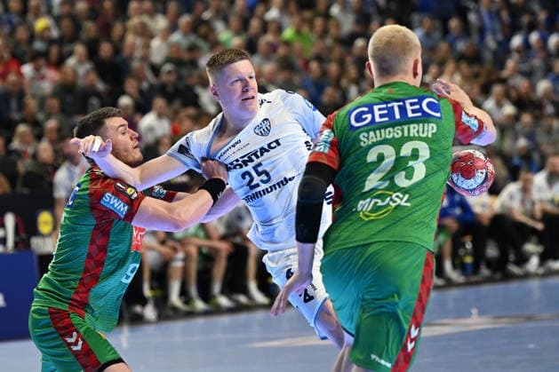 GER, Lanxess Arena Koeln, HBL, LIDL FINAL4, Men, Match for 3rd place, TBV Lemgo Lippe vs SC Magdeburg 19 04 2026, Lanxess Arena , Koeln , GER, Lanxess Arena Koeln, HBL, LIDL FINAL4, Men, Match for 3rd place, TBV Lemgo Lippe vs SC Magdeburg , in the picture Niels Versteijnen TBV Lemgo 25 , in a duel against Magnus Saugstrup Jensen SC Magdeburg 23 , Tim Zechel SC Magdeburg 9 , nordphotoxGmbHx xMeuter nph00351