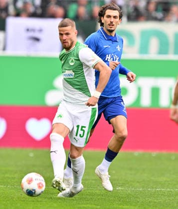 19 04 2026 Soccer Season 2025 2026 2 Soccer Bundesliga 30 Matchday SpVgg Greuther Fürth Kleeblatt SV Darmstadt 98 Lilien Sportfoto Zink xwoxzix DFL regulations prohibit any use of photographs as image sequences and or quasi video only for editorial use Jan Elvedi 15, SpVgg Greuther Fürth Fraser Hornby 9, SV Darmstadt 98 D98 SV98