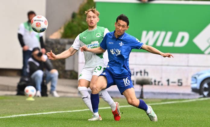 19 04 2026 Soccer Season 2025 2026 2 Soccer Bundesliga 30 Matchday SpVgg Greuther Fürth Kleeblatt SV Darmstadt 98 Lilien Sportfoto Zink xwoxzix DFL regulations prohibit any use of photographs as image sequences and or quasi video only for editorial use Jannik Dehm 23, SpVgg Greuther Fürth Hiroki Akiyama 16, SV Darmstadt 98 D98 SV98