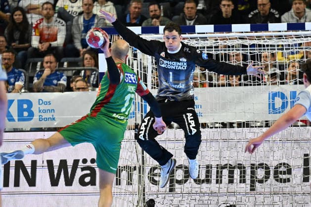 GER, Lanxess Arena Koeln, HBL, LIDL FINAL4, Men, Match for 3rd place, TBV Lemgo Lippe vs SC Magdeburg 19 04 2026, Lanxess Arena , Koeln , GER, Lanxess Arena Koeln, HBL, LIDL FINAL4, Men, Match for 3rd place, TBV Lemgo Lippe vs SC Magdeburg , in the picture Tim Hornke SC Magdeburg 17 , in a duel against Constantin Möstl Moestl goalkeeper TBV Lemgo 1 , nordphotoxGmbHx xMeuter nph00351