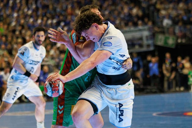 Joel WILLECKE TBV Lemgo Lippe, 24 in duel against Albin LAGERGREN SC Magdeburg, 21 GER, TBV Lemgo Lippe vs SC Magdeburg, Handball, DHB Pokal, LIDL Final4, Match for 3rd place, Match time 2025 2026, 19 04 2026, GER, TBV Lemgo Lippe vs SC Magdeburg, Handball, DHB Pokal, LIDL Final4, Match for 3rd place, Match time 2025 2026, 19 04 2026, Cologne Copyright: xEibnerxPressefoto OliverxSchmidtx EP_OST