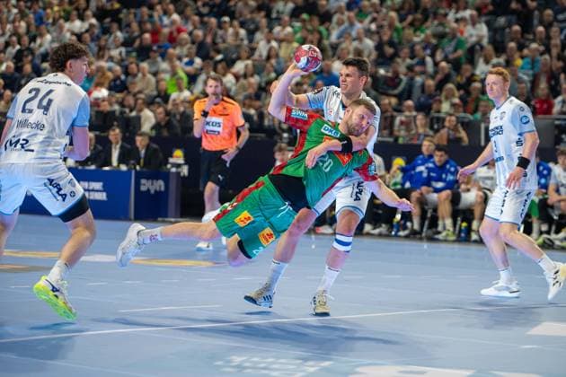 Philipp Weber, backcourt, SC Magdeburg 20 , Joel Willecke, circle shooter TBV Lemgo Lippe 24 , TBV Lemgo Lippe SC Magdeburg, DHB Pokal Maenner, Herren, 6 Spieltag, Spiel um Platz 3, Daikin HBL, Lidl Final 4, 19 04 2026 Köln NRW Germany Copyright: xkolbert-press MartinxWdziecznyx