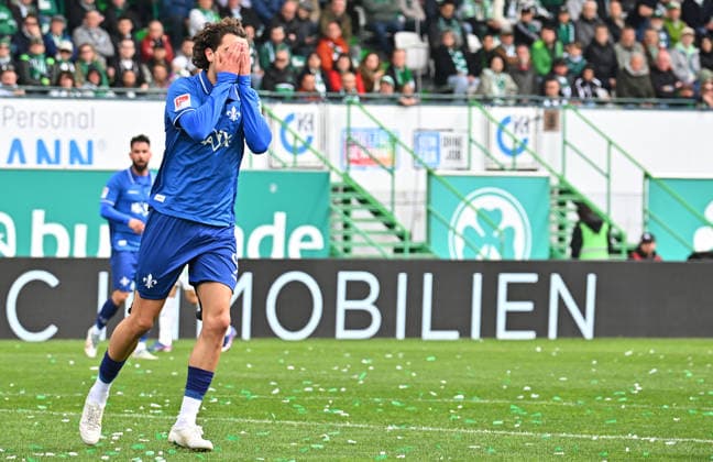 19 04 2026 Soccer Season 2025 2026 2 Soccer Bundesliga 30 Matchday SpVgg Greuther Fürth Kleeblatt SV Darmstadt 98 Lilien Sportfoto Zink MeZi xmexzix DFL regulations prohibit any use of photographs as image sequences and or quasi video only for editorial use Fraser Hornby 9, SV Darmstadt 98 D98 SV98 disappointed Disappointment after missed goal chance