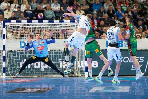 Matej Mandic, Goalkeeper, SC Magdeburg 12 , Niels Versteijnen, Backline TBV Lemgo Lippe 25 , TBV Lemgo Lippe SC Magdeburg, DHB Pokal Maenner, Herren, 6 Spieltag, Spiel um Platz 3, Daikin HBL, Lidl Final 4, 19 04 2026 Köln NRW Germany Copyright: xkolbert-press MartinxWdziecznyx