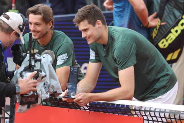 Doubles winner, Jakob Schnaitter GER and Mark Wallner GER pose for TV camera, at the net, award ceremony, trophy, Tennis Final Doubles Final BMW Open by Bitpanda 2026 ATP 500 Munich 19 04 2026 PHOTO Mladen Lackovic LakoPress