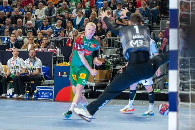Magnus Saugstrup, Kreislaeufer, SC Magdeburg 23 ,Constantin Moestl, Goalkeeper TBV Lemgo Lippe 1 , TBV Lemgo Lippe SC Magdeburg, DHB Pokal Maenner, Herren, 6 Spieltag, Spiel um Platz 3, Daikin HBL, Lidl Final 4, 19 04 2026 Köln NRW Germany Copyright: xkolbert-press MartinxWdziecznyx