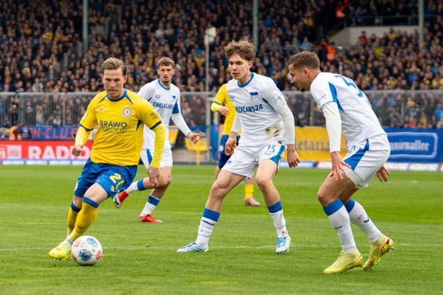 Germany Soccer, 2 Bundesliga, Matchday 30 2025 26, Eintracht Braunschweig Hertha BSC on 19 04 in Braunschweig, Eintracht Stadion Lino Tempelmann Eintracht Braunschweig 20 Copyright: xSvenxHeidmannx