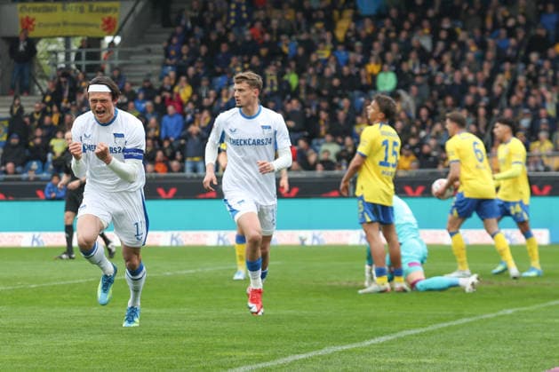 19 04 2025, xtgx, Fußball 2 Bundesliga, Eintracht Braunschweig Hertha BSC Berlin v l Fabian Reese Hertha, 11 Jubel, Torjubel, jubelt ueber das Tor, celebrate the goal, celebration DFL DFB REGULATIONS PROHIBIT ANY USE OF PHOTOGRAPHS as IMAGE SEQUENCES and or QUASI VIDEO Braunschweig
