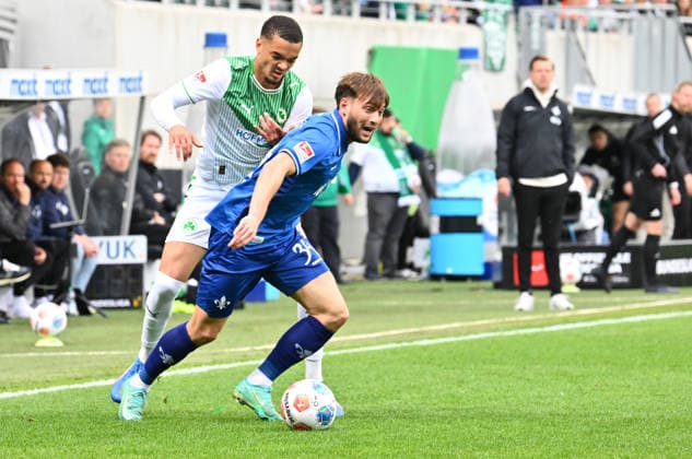 19 04 2026 Soccer Season 2025 2026 2 Soccer Bundesliga 30 Matchday SpVgg Greuther Fürth Kleeblatt SV Darmstadt 98 Lilien Sportfoto Zink xwoxzix DFL regulations prohibit any use of photographs as image sequences and or quasi video only for editorial use Maximilian Solomon Dietz 33, SpVgg Greuther Fürth behind Killian Corredor 34, SV Darmstadt 98 D98 SV98