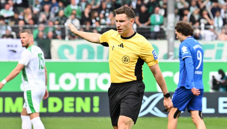 19 04 2026 Soccer Season 2025 2026 2 Soccer Bundesliga 30 Matchday SpVgg Greuther Fürth Kleeblatt SV Darmstadt 98 Lilien Sportfoto Zink xwoxzix DFL regulations prohibit any use of photographs as image sequences and or quasi video only for editorial use Eric Weisbach Referee
