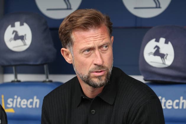 19 04 2025, xtgx, Soccer 2 Bundesliga, Eintracht Braunschweig Hertha BSC Berlin v l Lars Kornetka Braunschweig, Coach DFL DFB REGULATIONS PROHIBIT ANY USE OF PHOTOGRAPHS as IMAGE SEQUENCES and or QUASI VIDEO Braunschweig