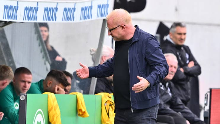 19 04 2026 Soccer Season 2025 2026 2 Soccer Bundesliga 30 Matchday SpVgg Greuther Fürth Kleeblatt SV Darmstadt 98 Lilien Sportfoto Zink xwoxzix DFL regulations prohibit any use of photographs as image sequences and or quasi video only for editorial use Heiko Vogel Trainer SpVgg Greuther Fürth gestures gesture