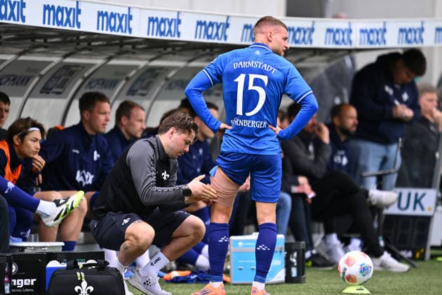 19 04 2026 Soccer Season 2025 2026 2 Soccer Bundesliga 30 Matchday SpVgg Greuther Fürth Kleeblatt SV Darmstadt 98 Lilien Sportfoto Zink xwoxzix DFL regulations prohibit any use of photographs as image sequences and or quasi video only for editorial use Fabian Nürnberger Nuernberger 15, SV Darmstadt 98 D98 SV98 must give up injured Injury