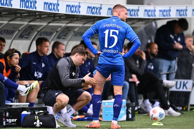 19 04 2026 Soccer Season 2025 2026 2 Soccer Bundesliga 30 Matchday SpVgg Greuther Fürth Kleeblatt SV Darmstadt 98 Lilien Sportfoto Zink xwoxzix DFL regulations prohibit any use of photographs as image sequences and or quasi video only for editorial use Fabian Nürnberger Nuernberger 15, SV Darmstadt 98 D98 SV98 must give up injured Injury
