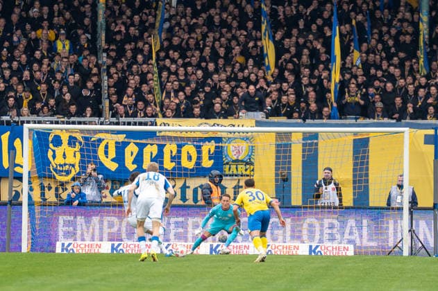 Germany Soccer, 2 Bundesliga, Matchday 30 2025 26, Eintracht Braunschweig Hertha BSC on 19 04 in Braunschweig, Eintracht Stadion Goal Penalty kept Ron Thorben Hoffmann Eintracht Braunschweig 1 Follow-up to 0 1 Fabian Reese Hertha BSC 11 Jubel Freude Emotionen Torjubel Copyright: xSvenxHeidmannx