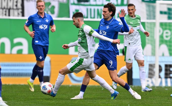 19 04 2026 Soccer Season 2025 2026 2 Soccer Bundesliga 30 Matchday SpVgg Greuther Fürth Kleeblatt SV Darmstadt 98 Lilien Sportfoto Zink xwoxzix DFL regulations prohibit any use of photographs as image sequences and or quasi video only for editorial use Branimir Hrgota 10, SpVgg Greuther Fürth Fraser Hornby 9, SV Darmstadt 98 D98 SV98