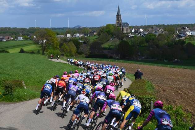 Amstel Gold Race 2026 Cycling Race VALKENBURG, THE NETHERLANDS - APRIL 19 : illustration picture peloton during the 60th edition of Amstel Gold Race an UCI World Tour 1.UWT one day cycling road race for Men Elite of 220 km with start in Maastricht and finish in Valkenburg on April 19, 2026 in Valkenburg, The Netherlands, 19 04 2026 ( Motordriver Kenny Verfaillie - Valkenburg The Netherlands  Copyright: xVincentxKalutx