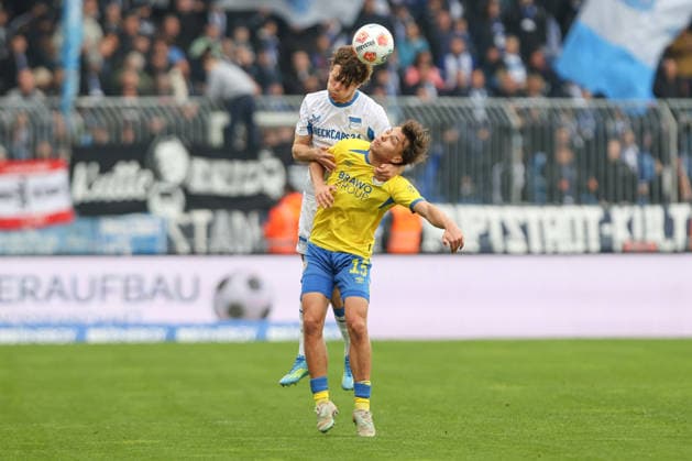 19 04 2025, xtgx, Soccer 2 Bundesliga, Eintracht Braunschweig Hertha BSC Berlin v l Linus Gechter Hertha, 44 , Max Marie Braunschweig, 15 duel, duel, fight, tackle DFL DFB REGULATIONS PROHIBIT ANY USE OF PHOTOGRAPHS as IMAGE SEQUENCES and or QUASI VIDEO Braunschweig