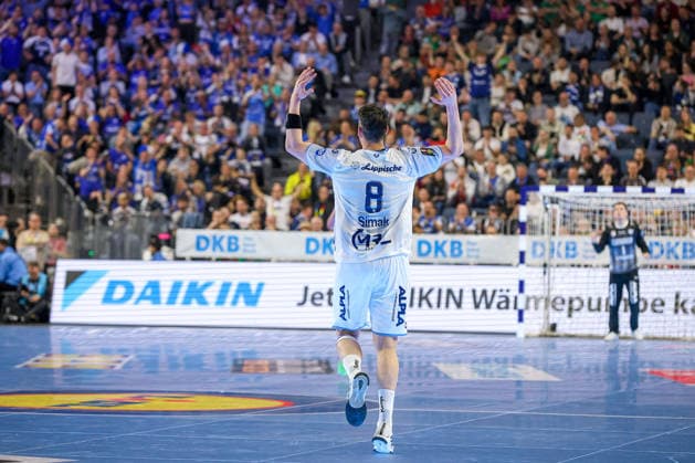 19 04 2026, xsscx, Handball, DHB Pokal Lidl Final4, Match for 3rd place, TBV Lemgo Lippe SC Magdeburg, Season 2025 2026 Men, Lanxess Arena, Cologne Frederik Simak TBV Lemgo Lippe 08 cheers on the fans Photo xSandraxScherningxPressefotoKochx North Rhine-Westphalia Germany