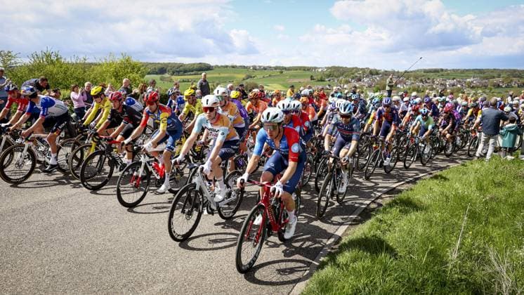 VIJLEN - The men s peloton in action on the Camerig during the 2026 Amstel Gold Race in Vijlen. VINCENT JANNINK ANP xVIxANPxSportx xxANPxIVx 556199082 originalFilename: 556199082.jpg