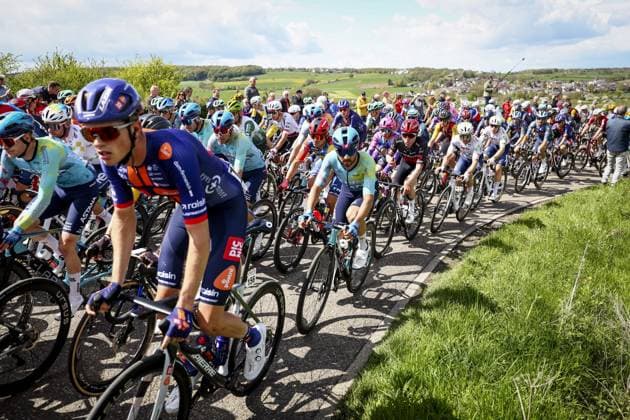 VIJLEN - The men s peloton in action on the Camerig during the 2026 Amstel Gold Race in Vijlen. VINCENT JANNINK ANP xVIxANPxSportx xxANPxIVx 556199087 originalFilename: 556199087.jpg