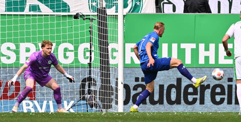 19 04 2026 Soccer Season 2025 2026 2 Soccer Bundesliga 30 Matchday SpVgg Greuther Fürth Kleeblatt SV Darmstadt 98 Lilien Sportfoto Zink xwoxzix DFL regulations prohibit any use of photographs as image sequences and or quasi video only for editorial use Isac Lidberg 7, SV Darmstadt 98 D98 SV98 on the way to the goal Goal Shot for 0 1 against Silas Prüfrock 43, SpVgg Greuther Fürth